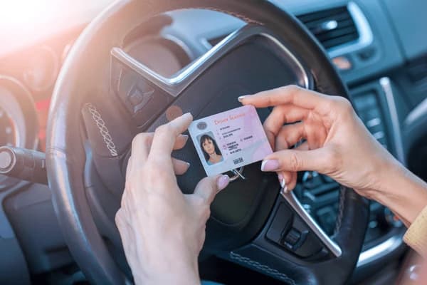 Fahrerlaubnis für Senioren: Tipps für sicheres Fahren im Alter