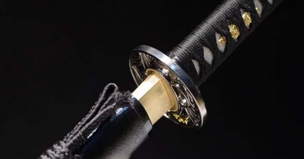 Blossom's Dance: Individuelles Katana mit Blumengravuren