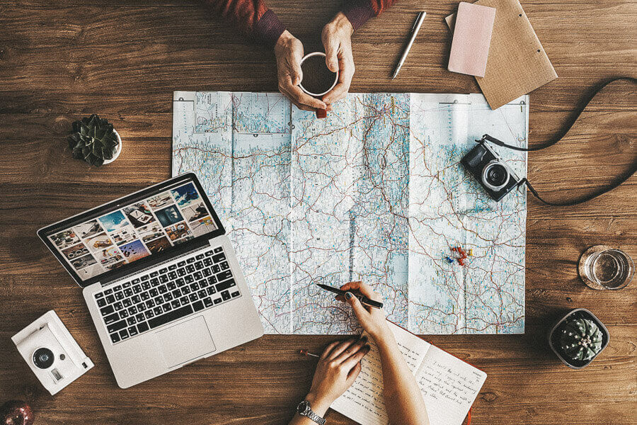 Mit Kokosnuss und Rucksack: Reise-Tipps für einzigartige Expeditionen im digitalen Dschungel