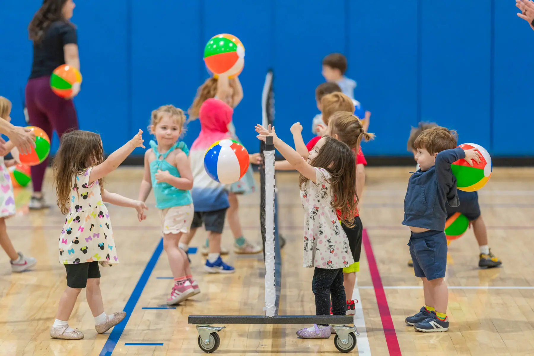 Einfache und sofort umsetzbare Spiele Kindergarten Turnhalle fuer jede Gruppe