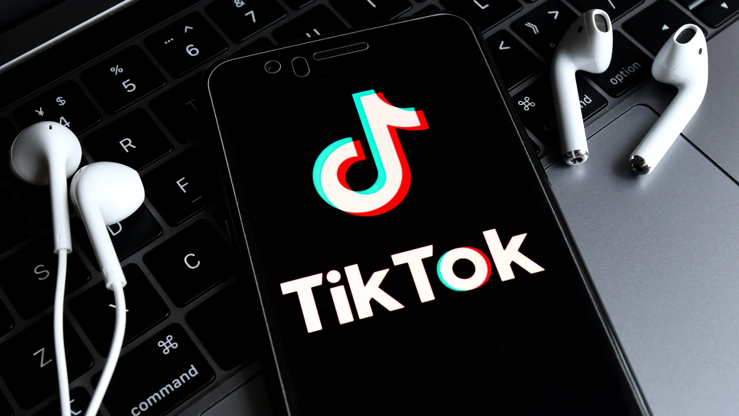 Echte vs. Gefälschte TikTok Follower: Welche Sollten Sie Kaufen?