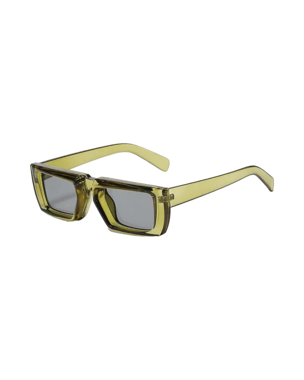 Moderne Festival Outfits leben von Details wie einer Festival Sonnenbrille