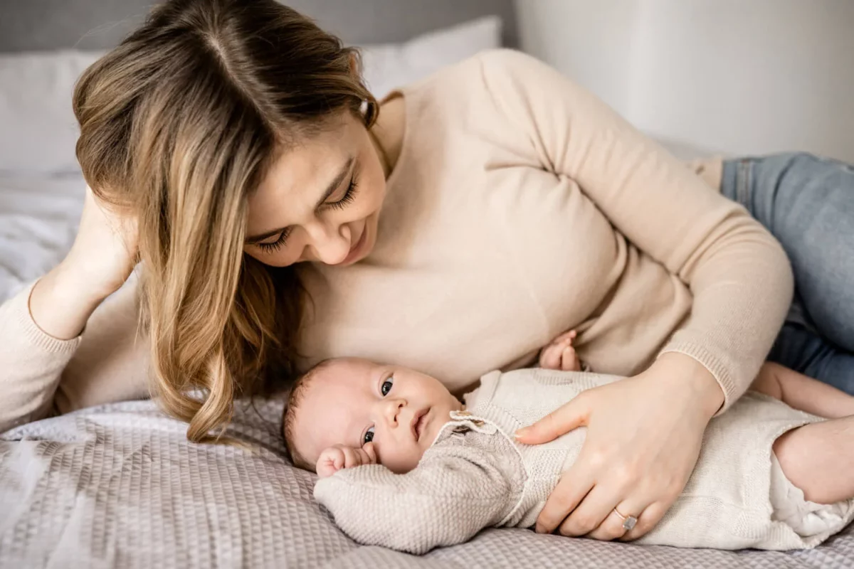 So entstehen natürliche Babyfotografie-Erinnerungen in Heiden